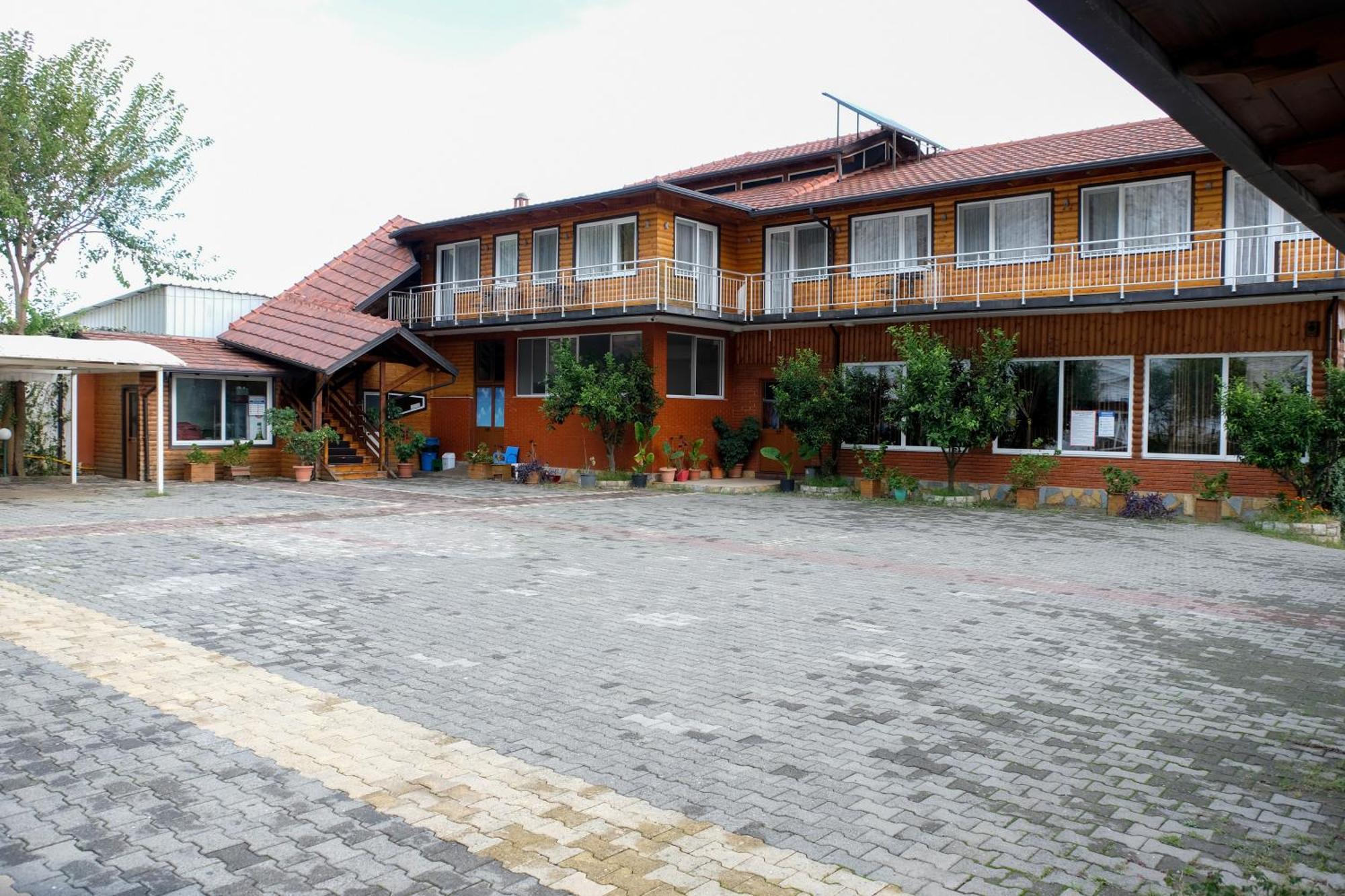Buna Park Hotel Shkoder Luaran gambar