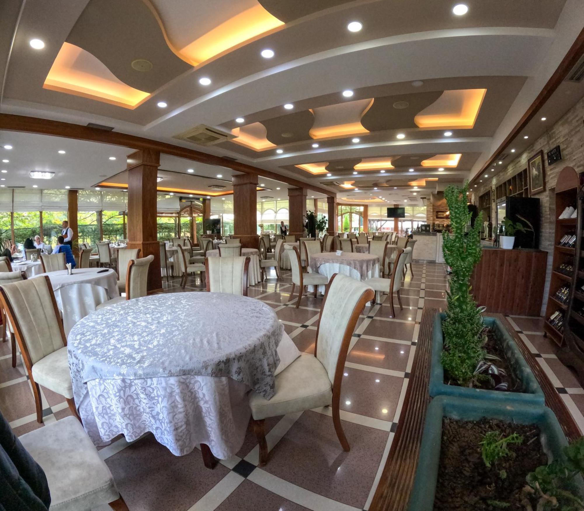 Buna Park Hotel Shkoder Luaran gambar