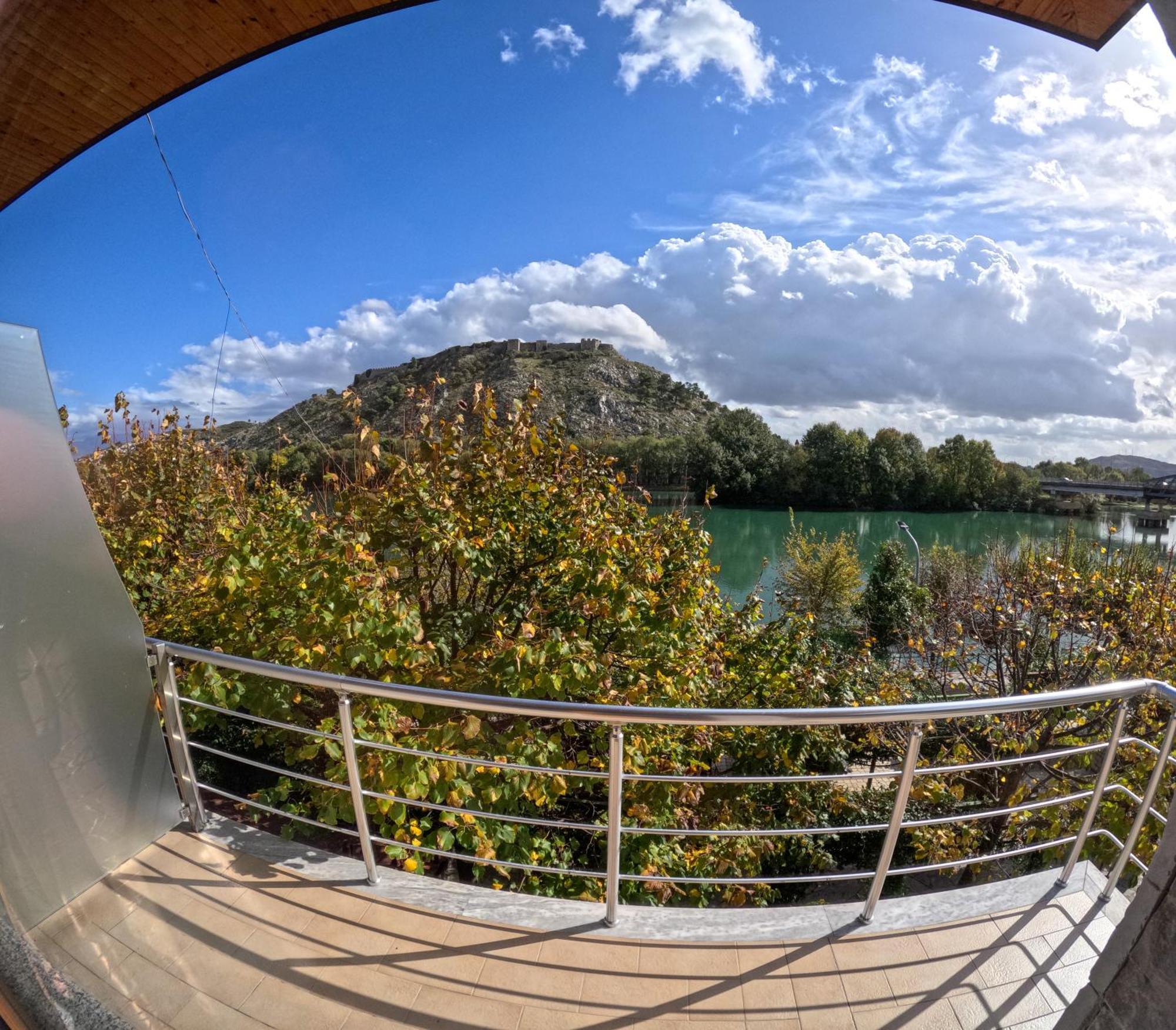 Buna Park Hotel Shkoder Luaran gambar