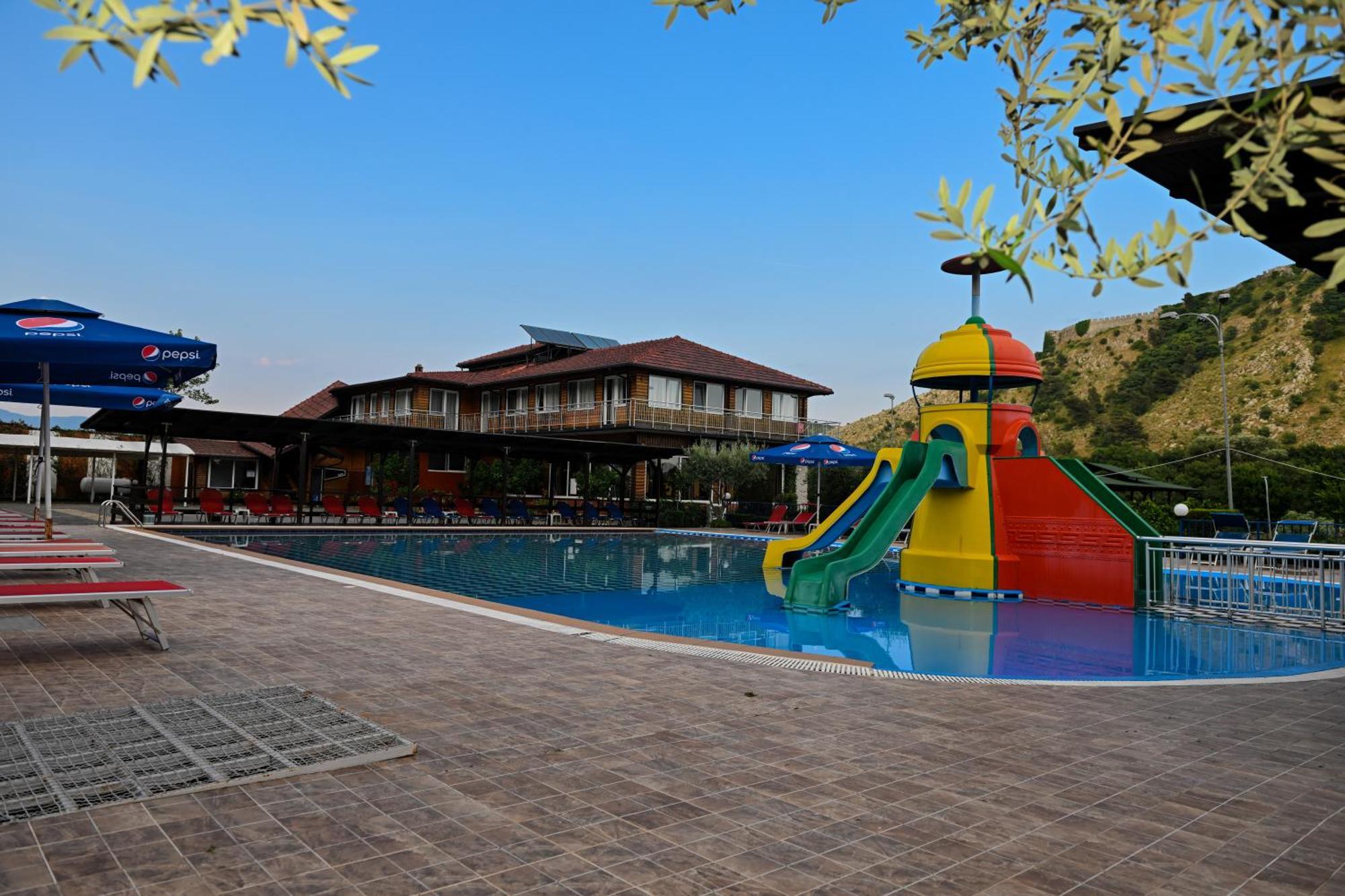 Buna Park Hotel Shkoder Luaran gambar