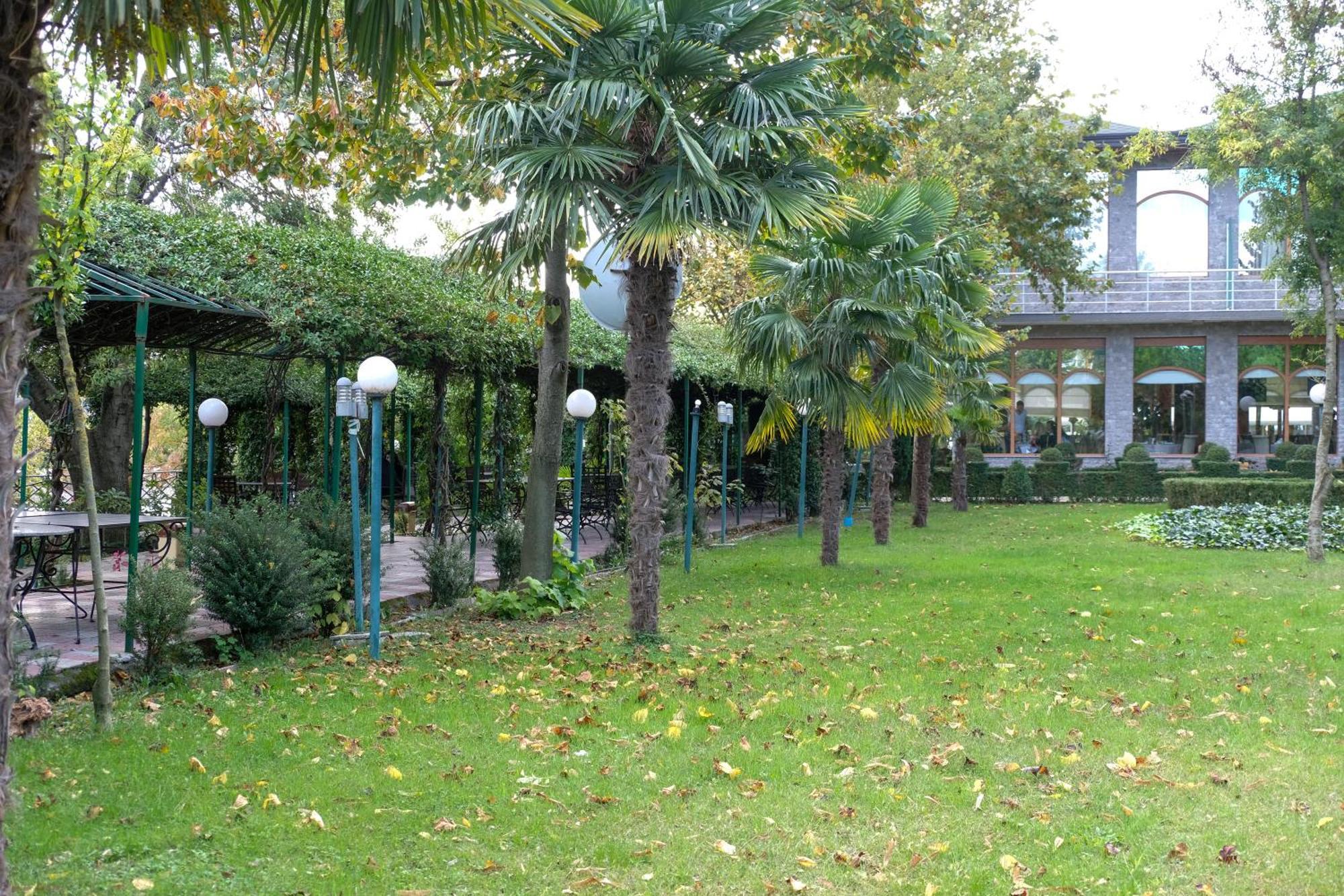 Buna Park Hotel Shkoder Luaran gambar