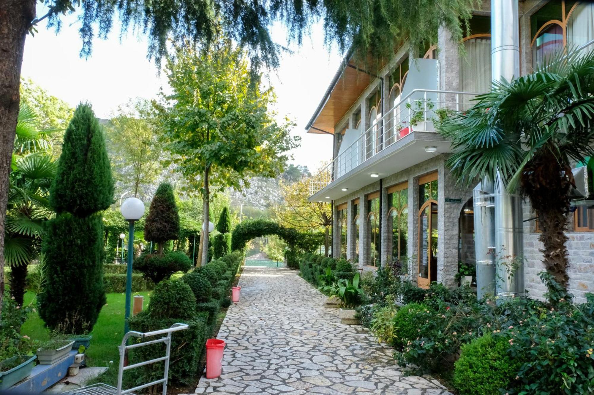 Buna Park Hotel Shkoder Luaran gambar