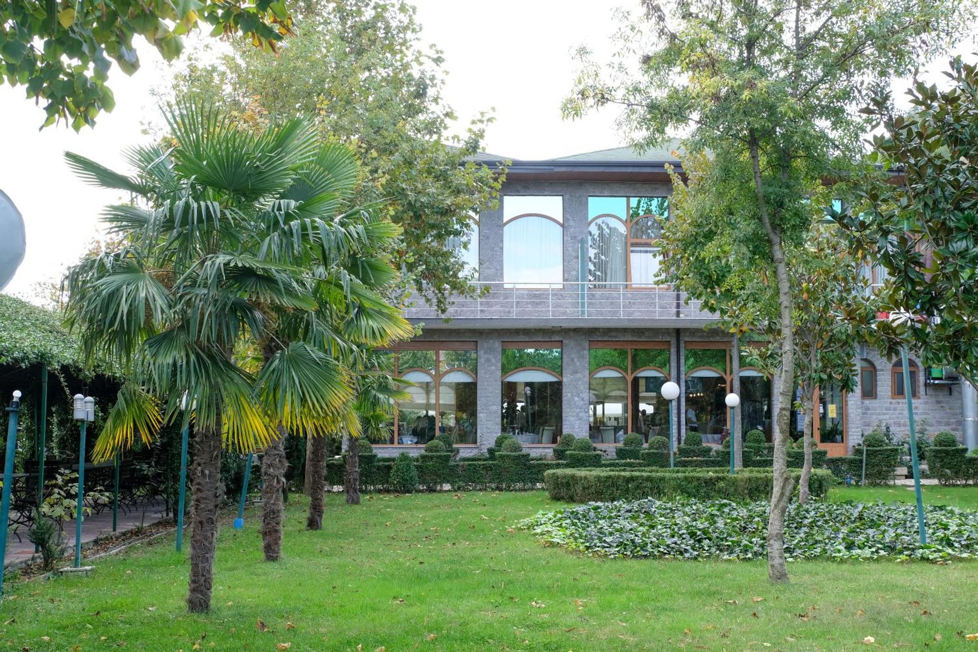 Buna Park Hotel Shkoder Luaran gambar