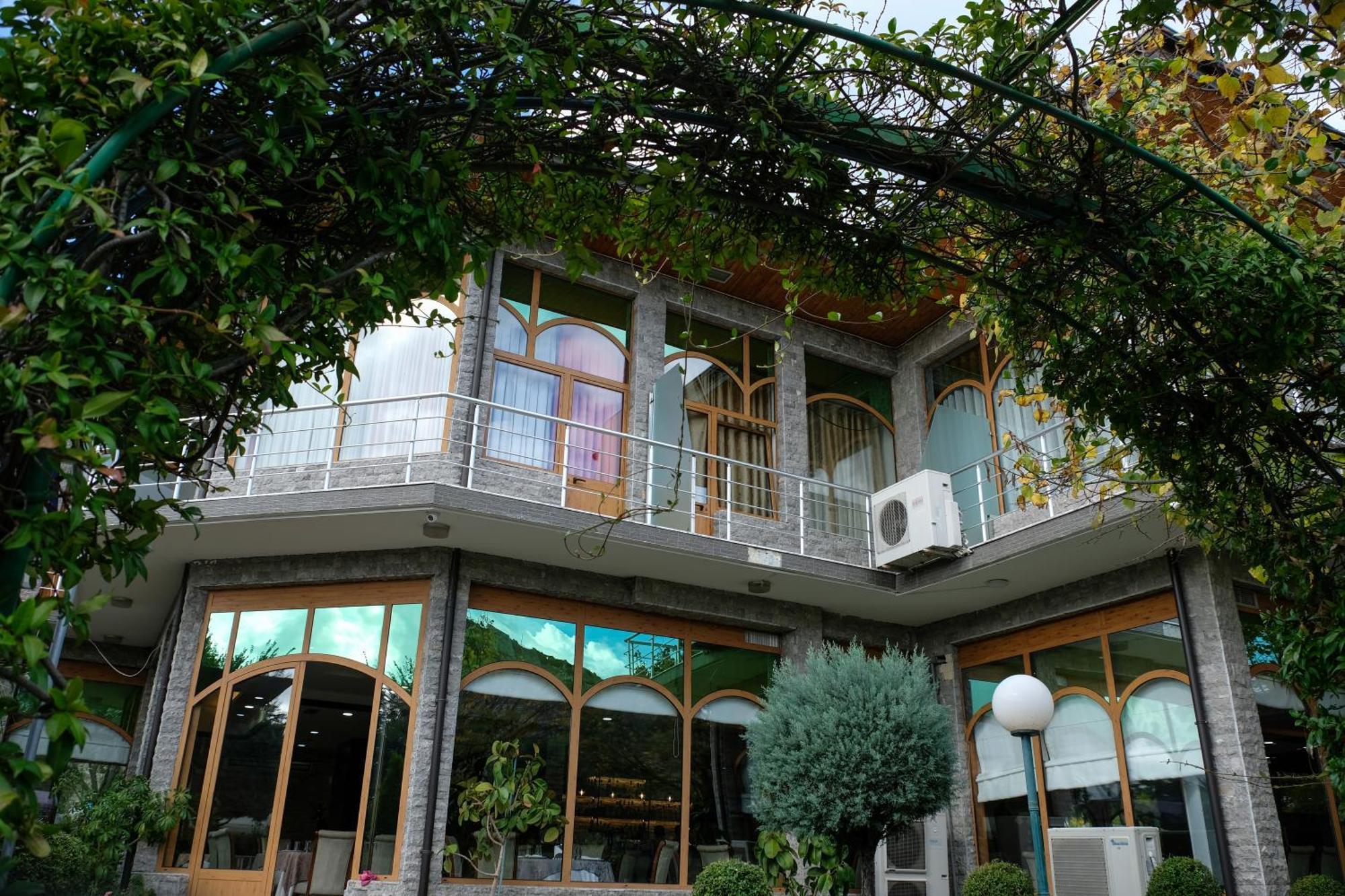 Buna Park Hotel Shkoder Luaran gambar