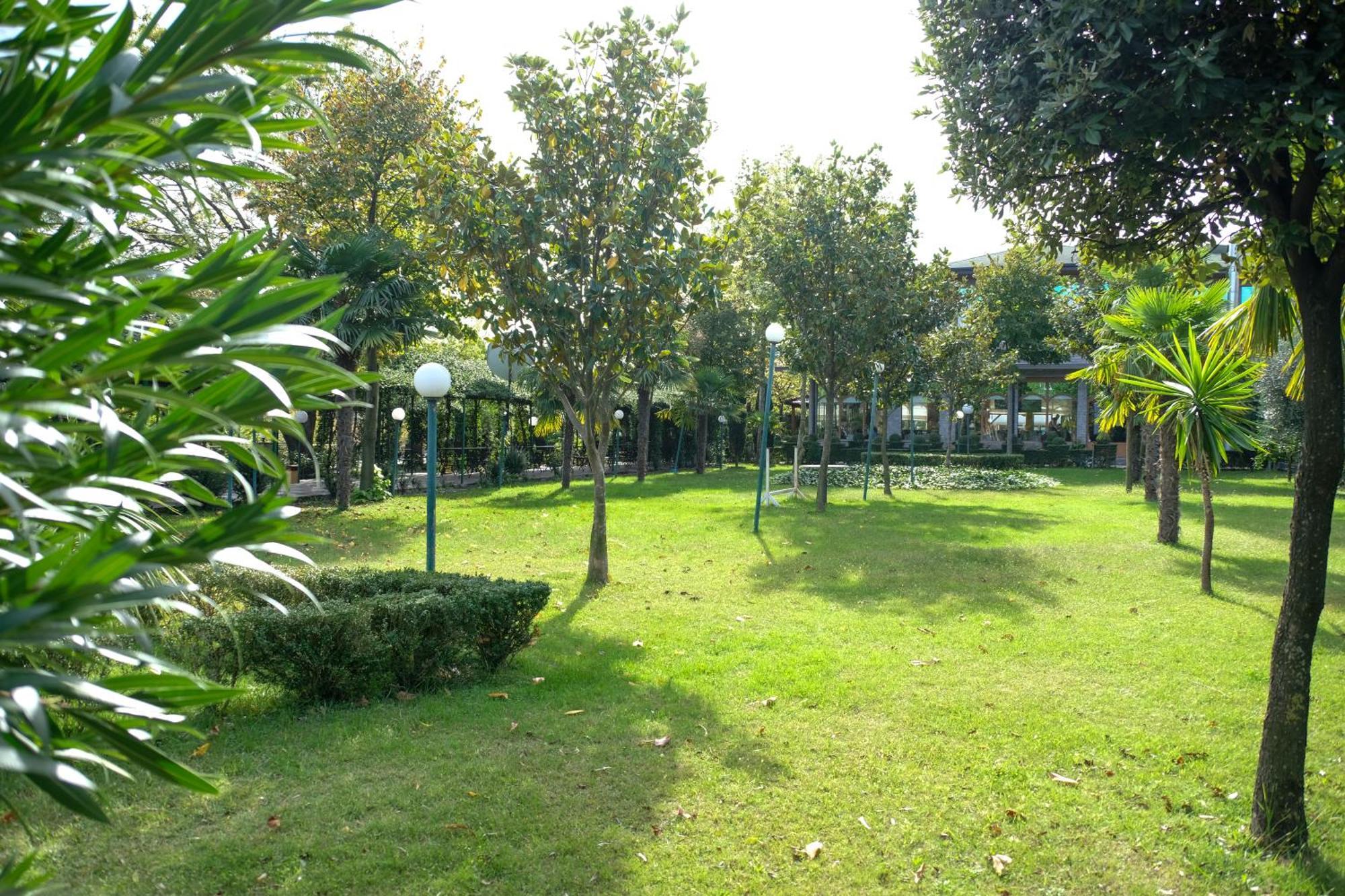 Buna Park Hotel Shkoder Luaran gambar