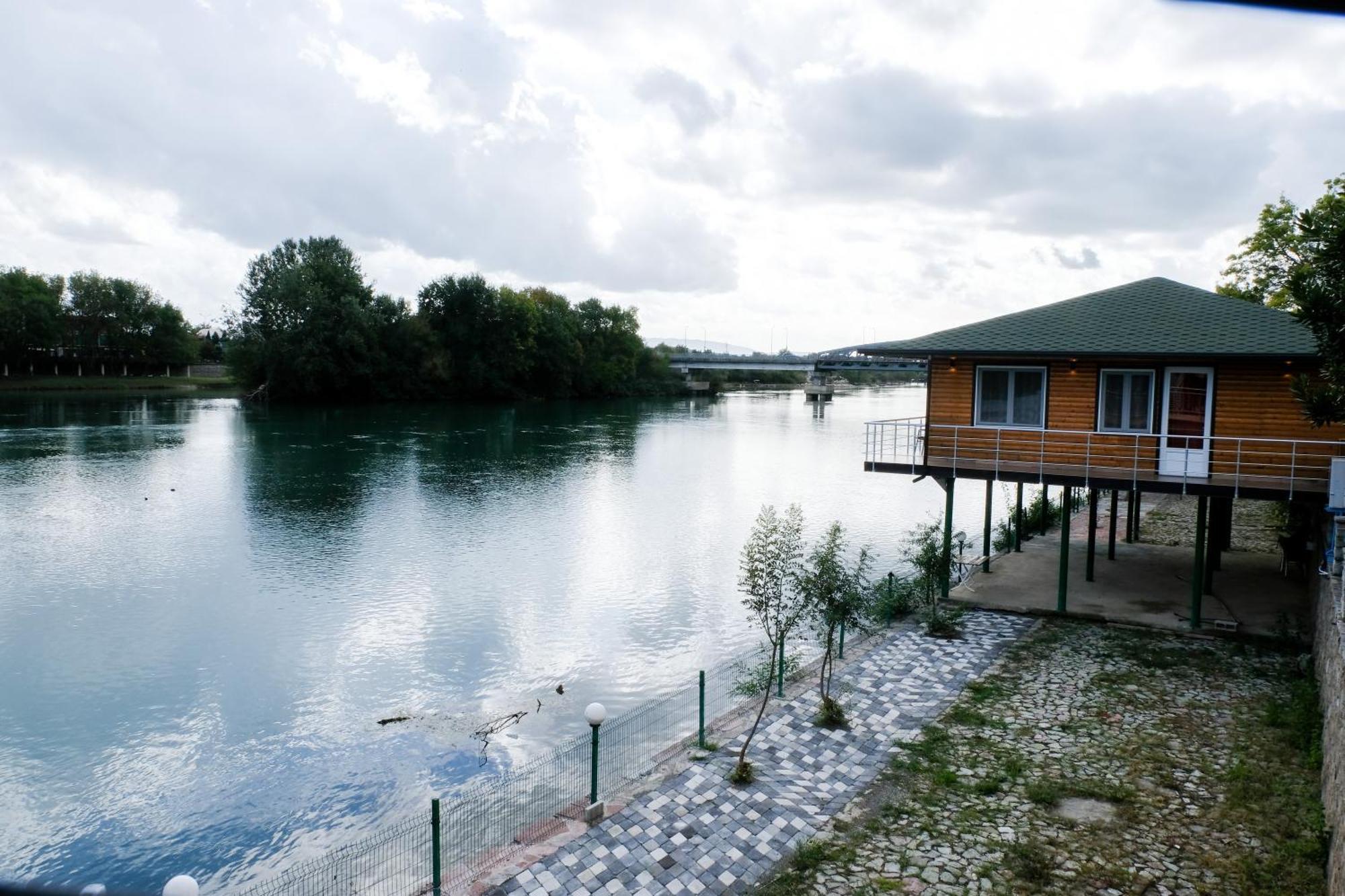 Buna Park Hotel Shkoder Luaran gambar