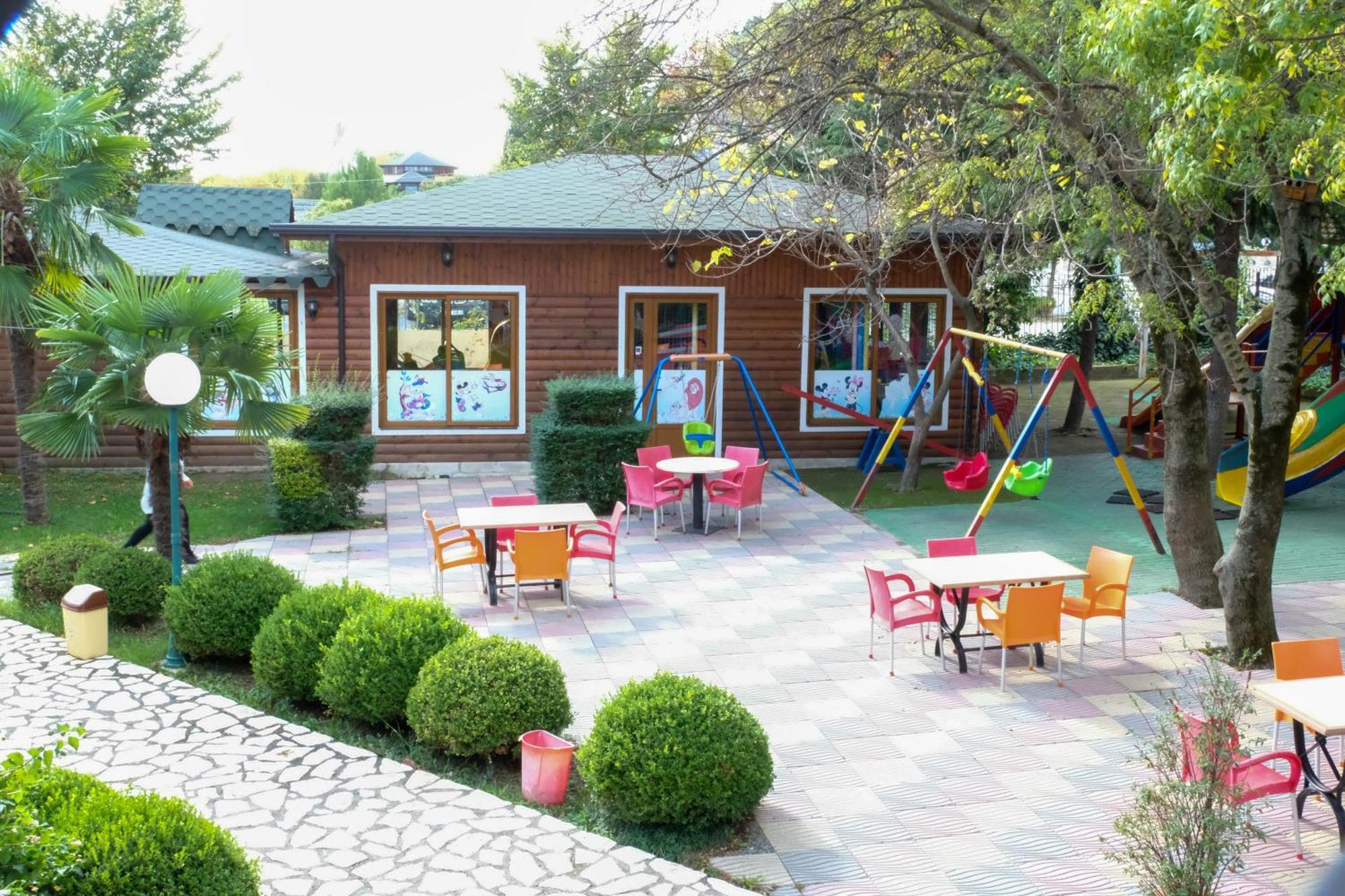 Buna Park Hotel Shkoder Luaran gambar