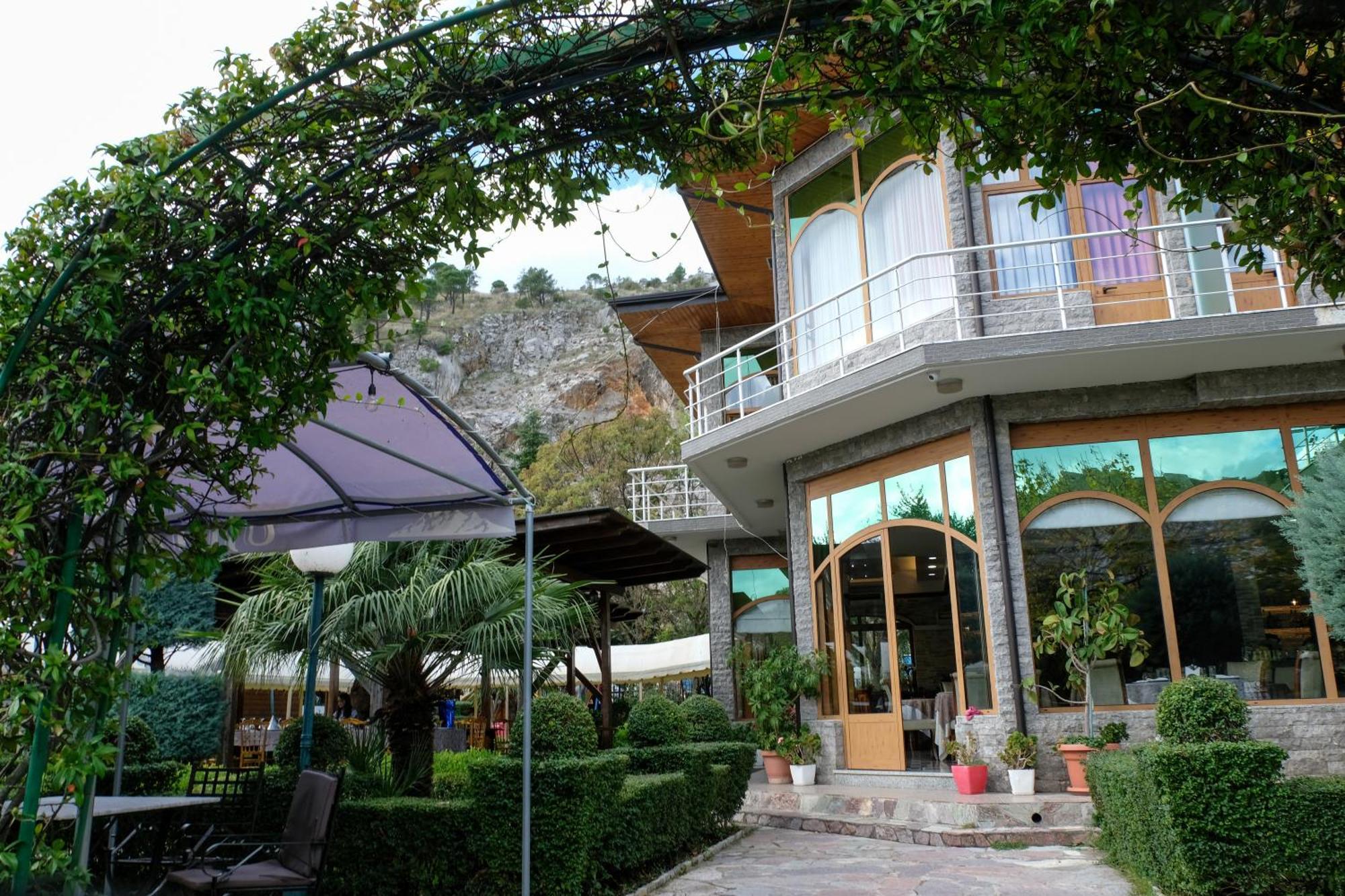 Buna Park Hotel Shkoder Luaran gambar