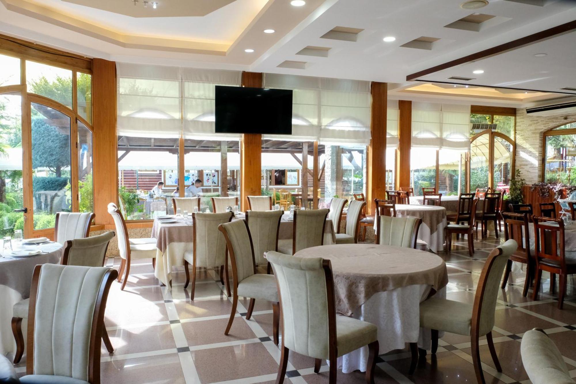 Buna Park Hotel Shkoder Luaran gambar