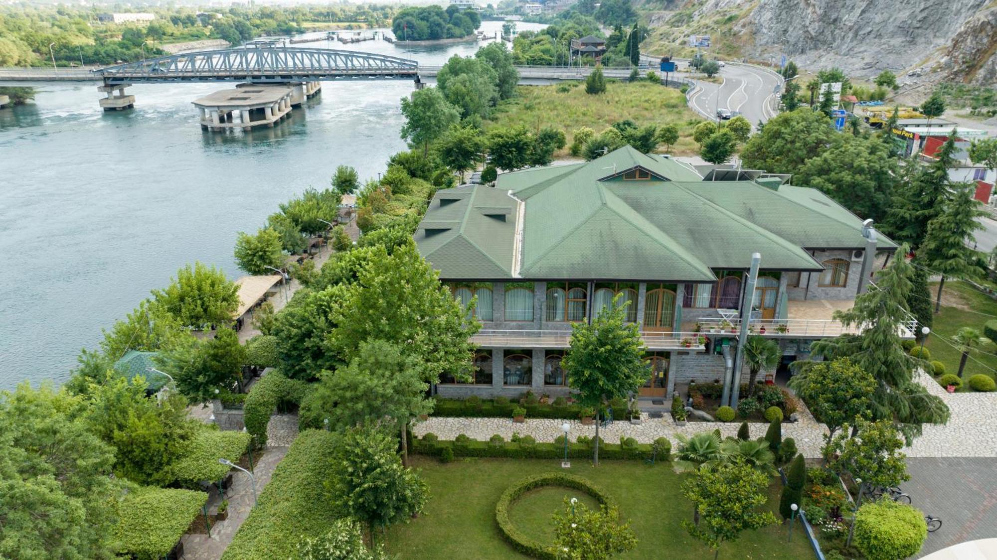 Buna Park Hotel Shkoder Luaran gambar
