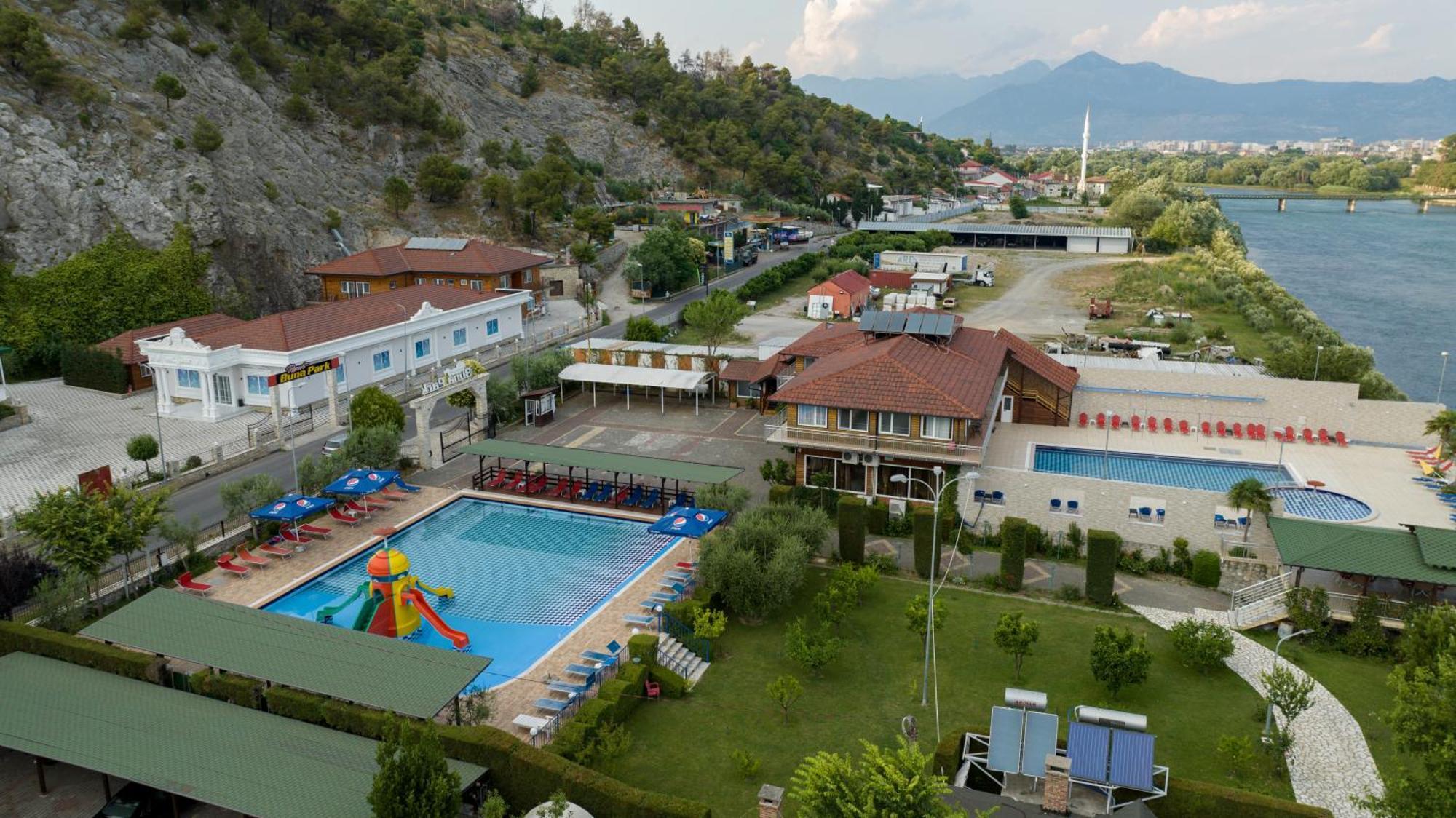 Buna Park Hotel Shkoder Luaran gambar