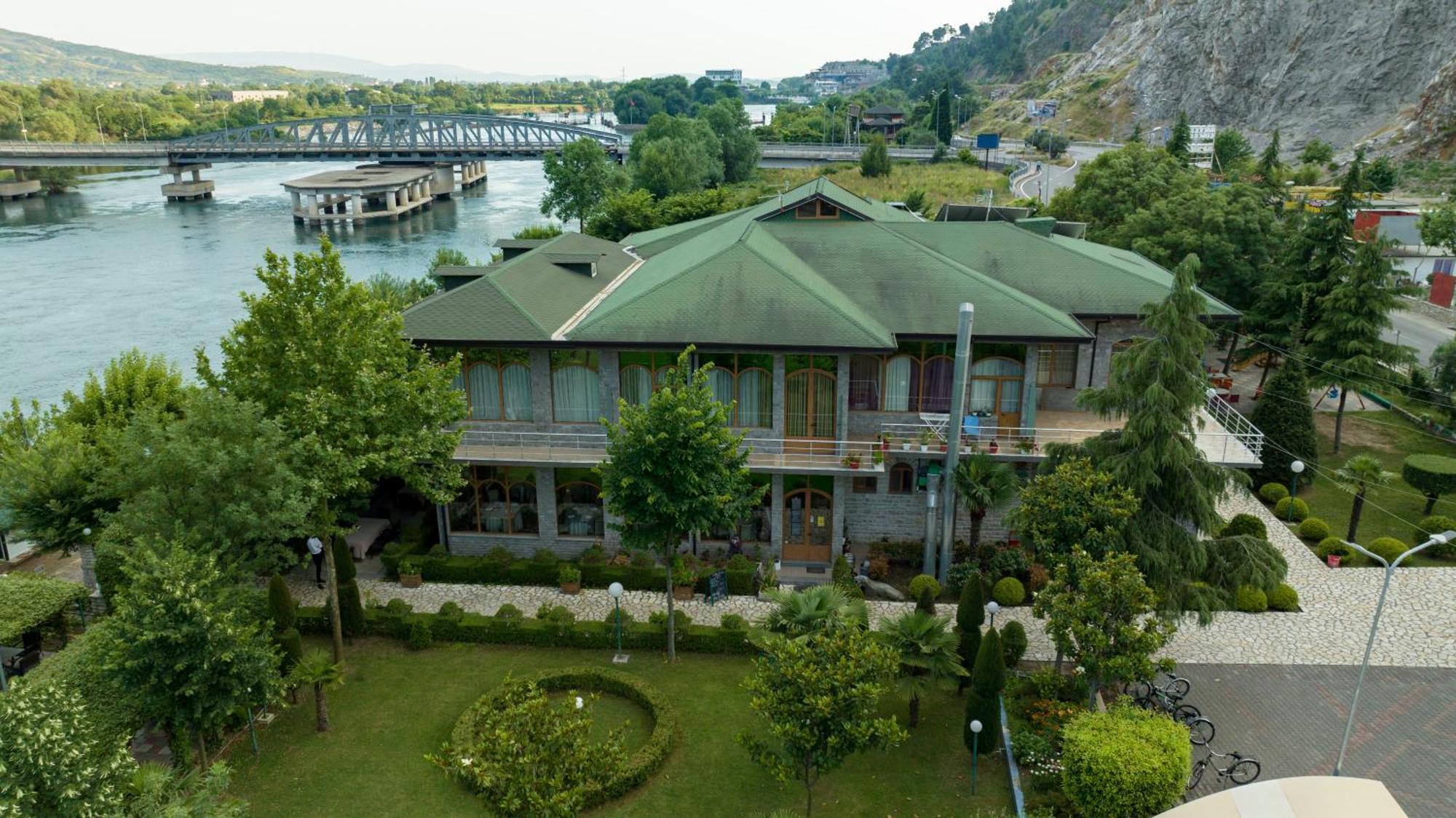 Buna Park Hotel Shkoder Luaran gambar