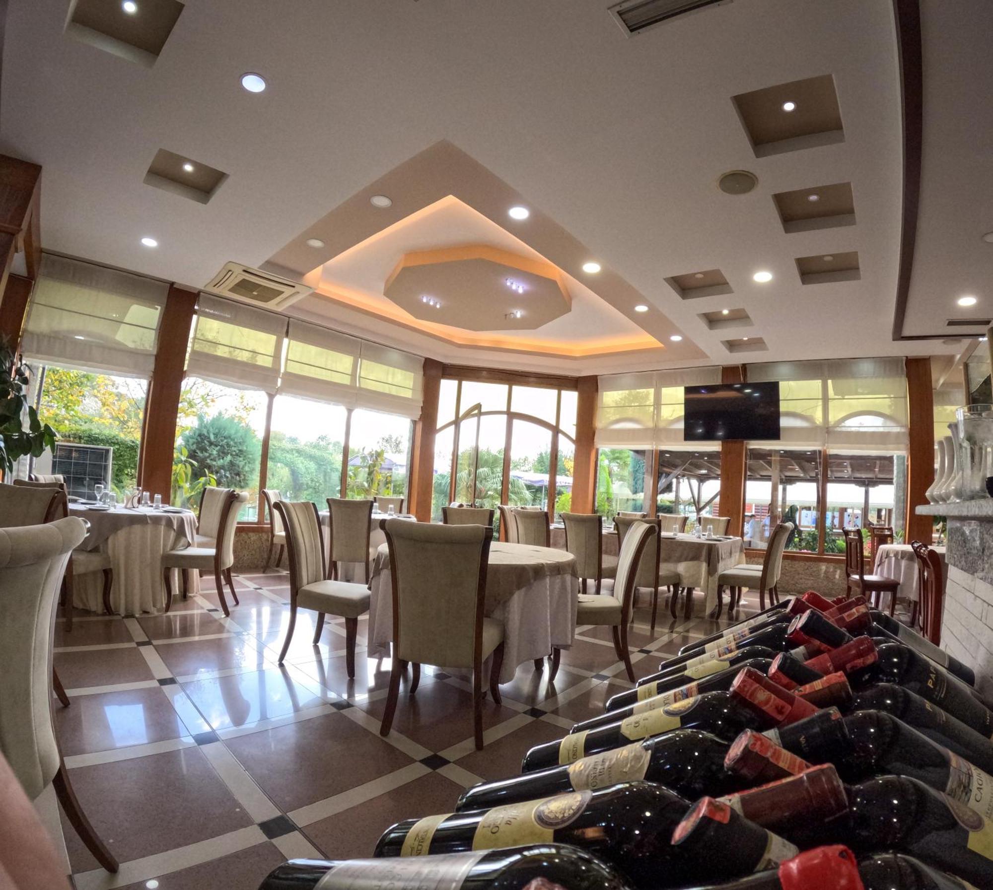 Buna Park Hotel Shkoder Luaran gambar