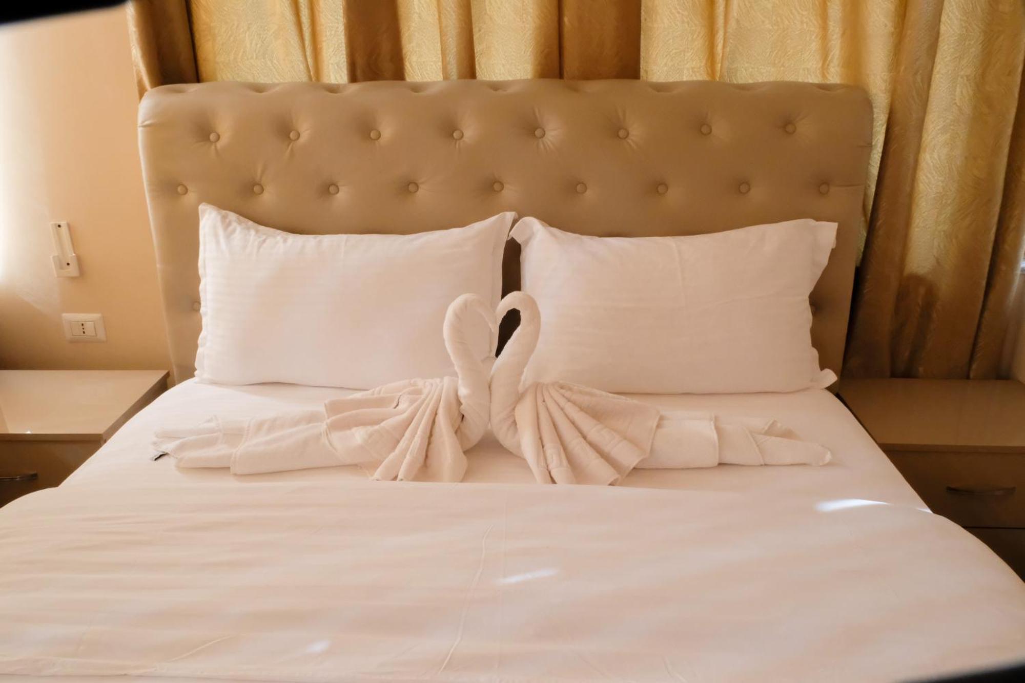 Buna Park Hotel Shkoder Luaran gambar