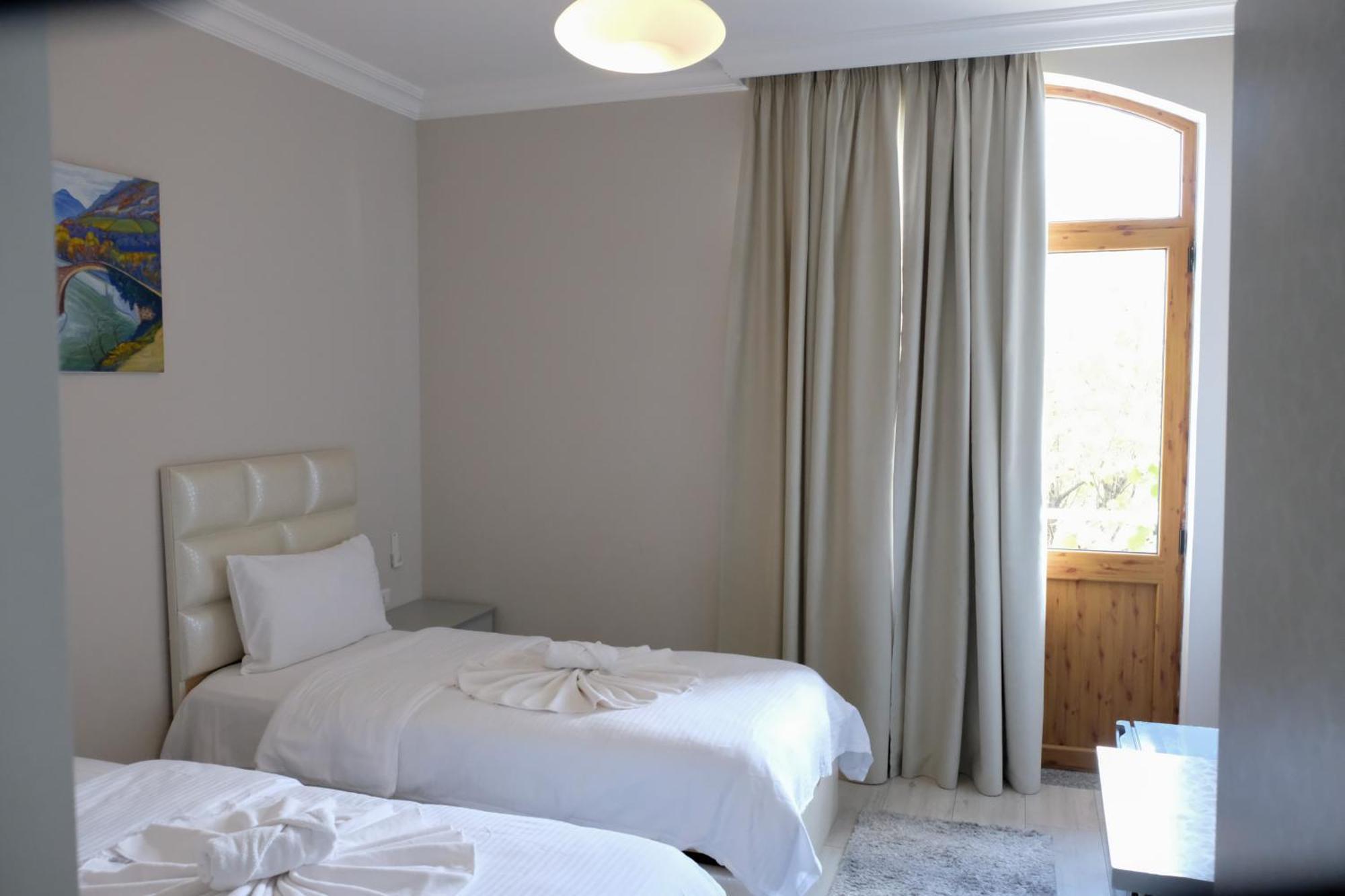Buna Park Hotel Shkoder Luaran gambar