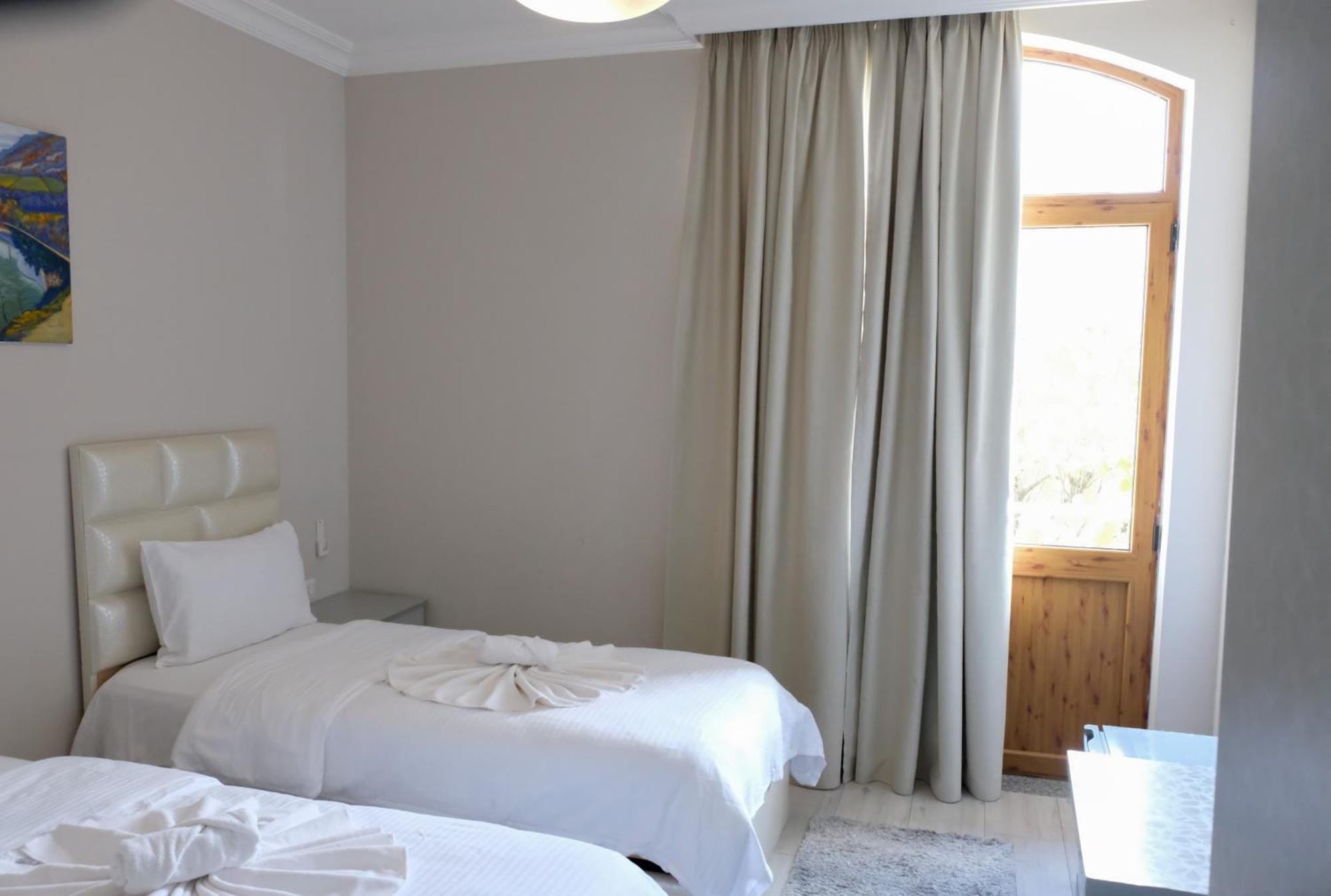 Buna Park Hotel Shkoder Luaran gambar