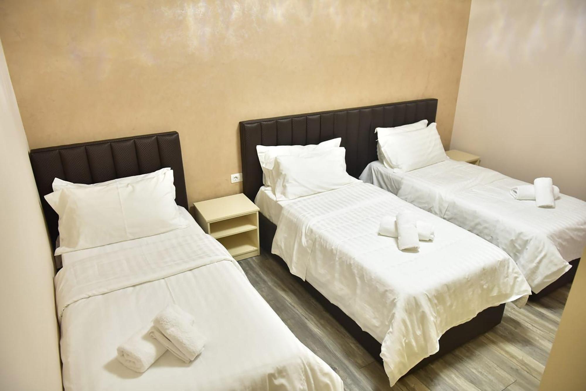 Buna Park Hotel Shkoder Luaran gambar