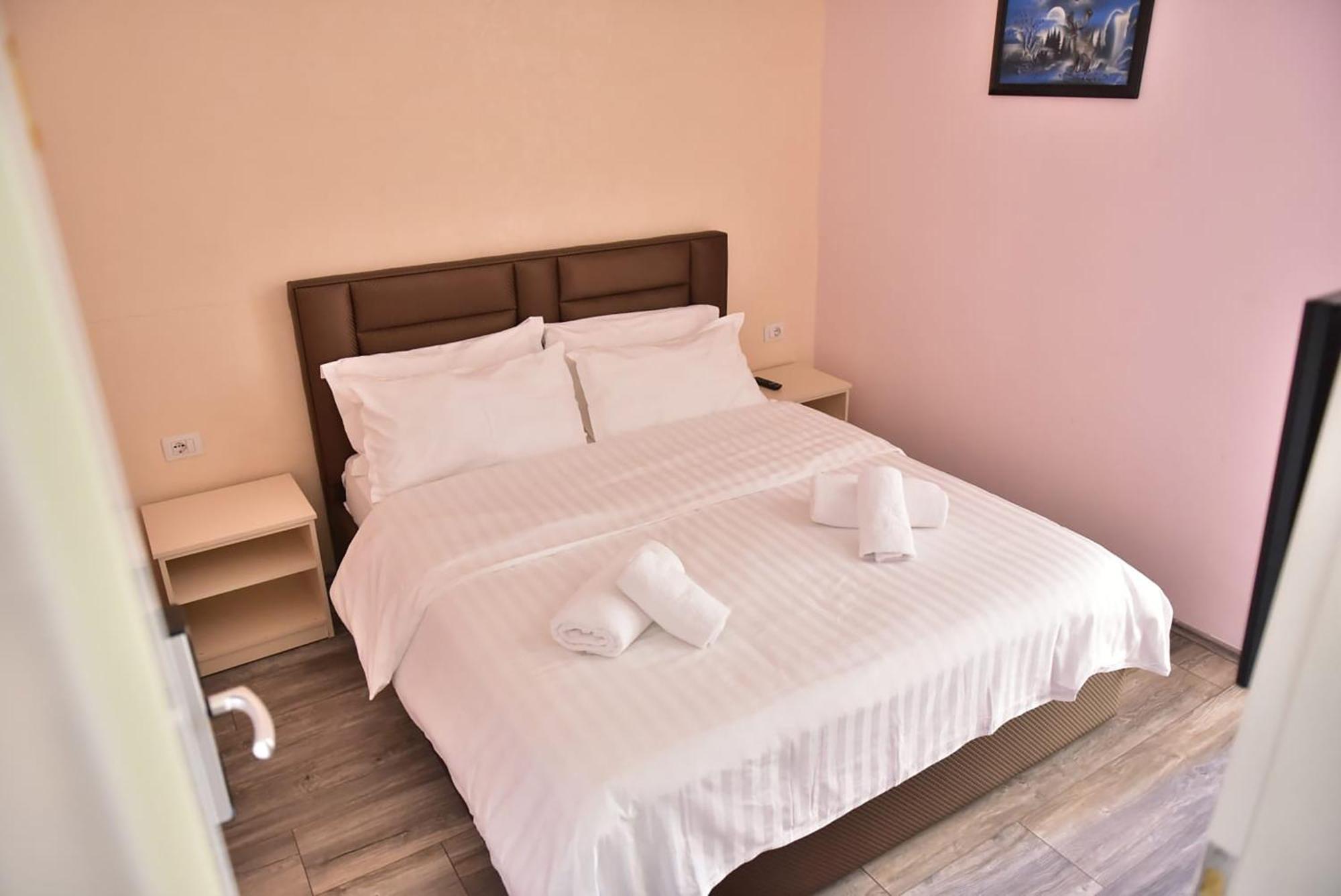 Buna Park Hotel Shkoder Luaran gambar