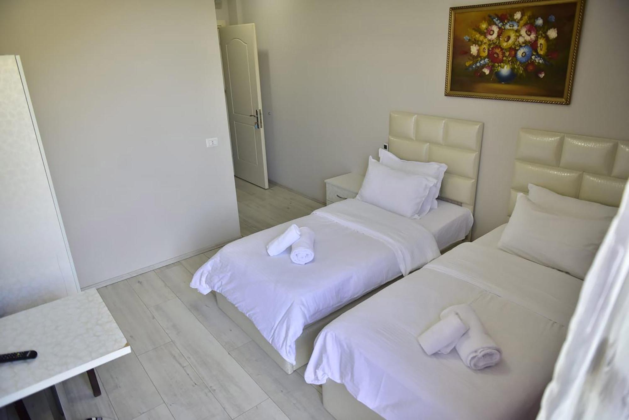 Buna Park Hotel Shkoder Luaran gambar